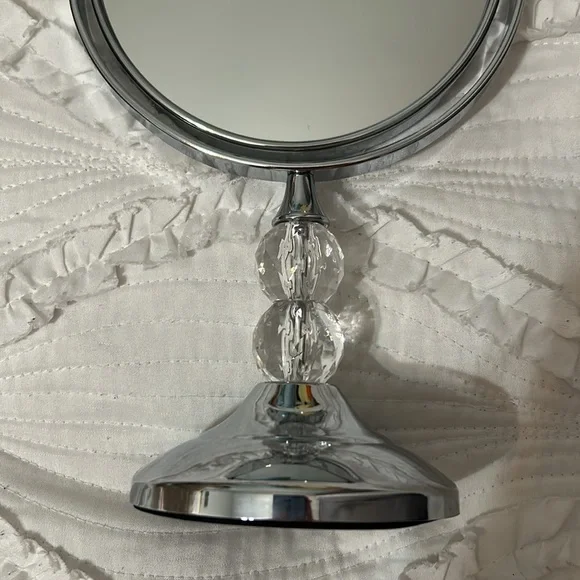 (NWT) Round standing vanity mirror, two sides, with round crystal stand - Picture 2 of 4